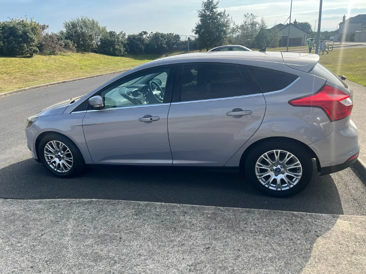 Ford Focus 2011 - Image 2