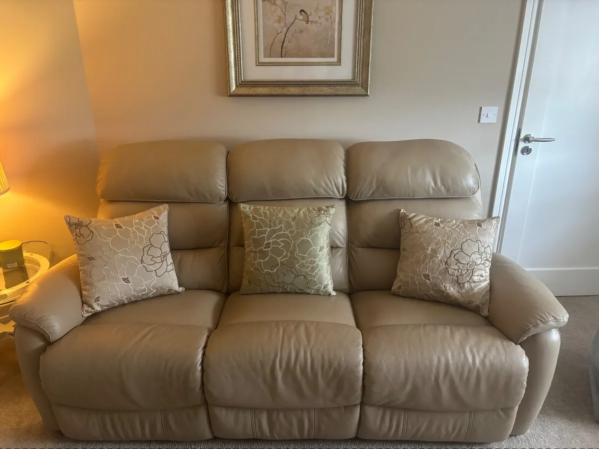 Recliner leather sofas - Image 3