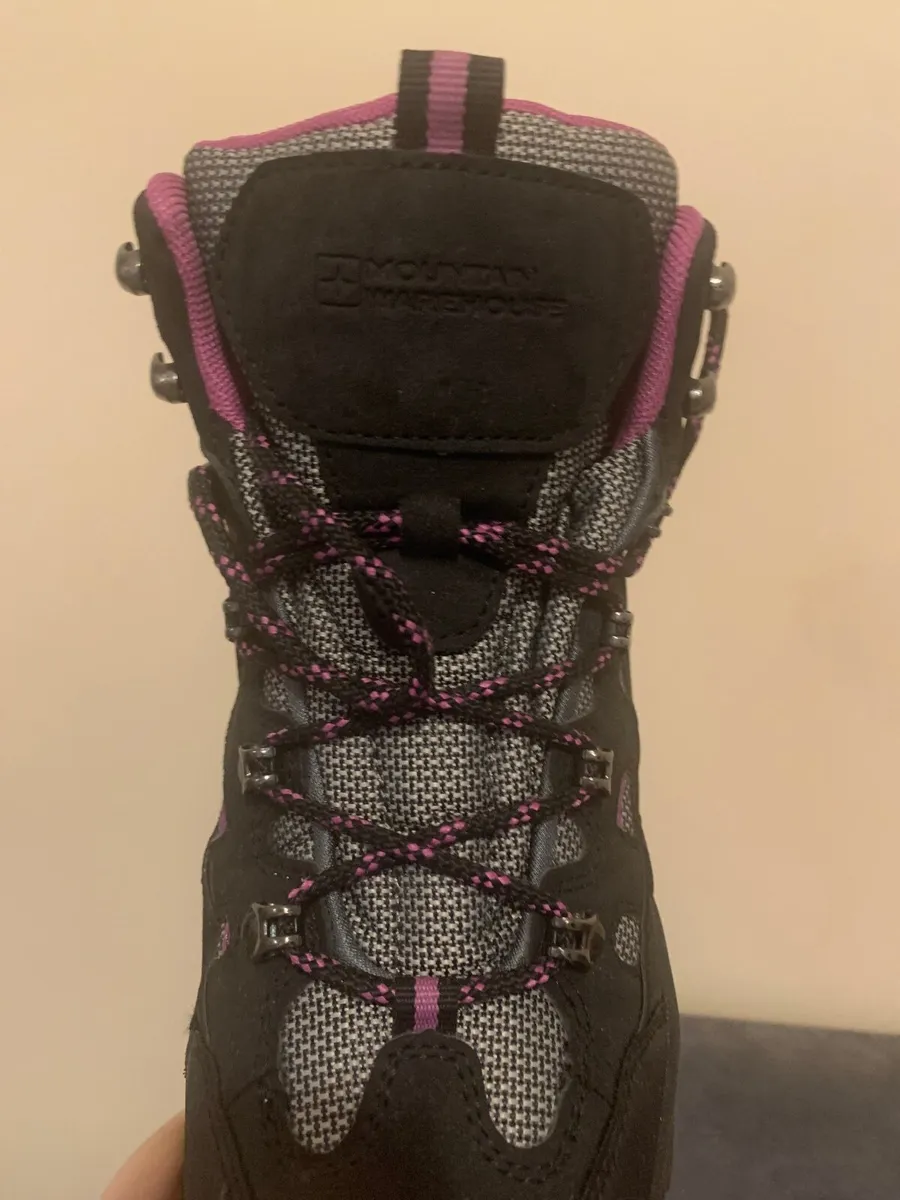 Hiking boots - Image 1