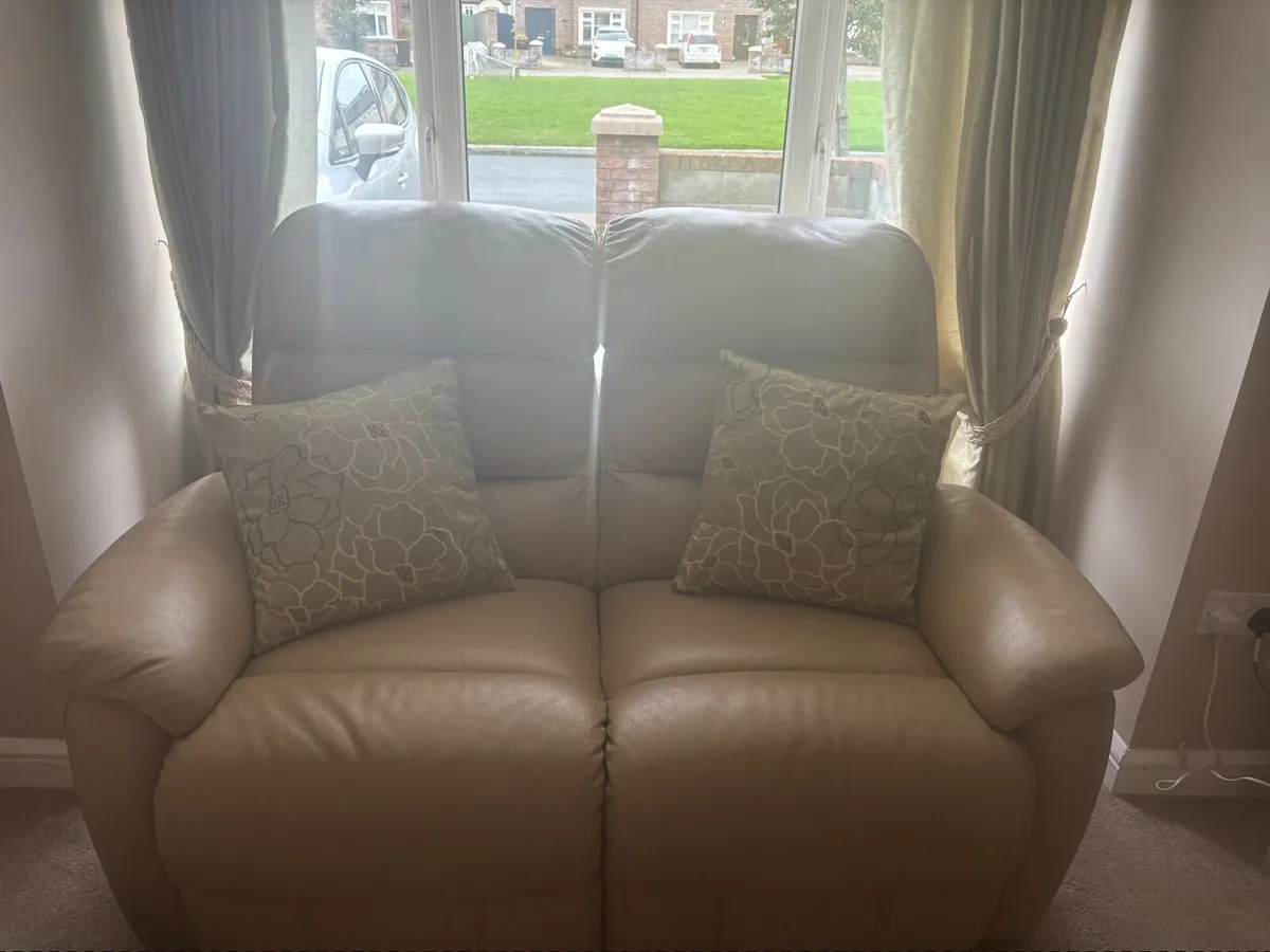 Recliner leather sofas - Image 4