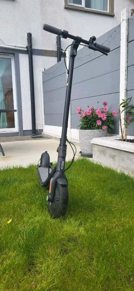 Ninebot Kickscooter F25E II - Image 2