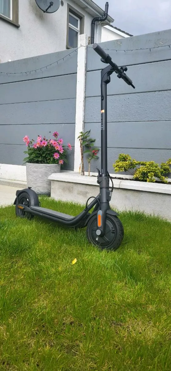 Ninebot Kickscooter F25E II - Image 3