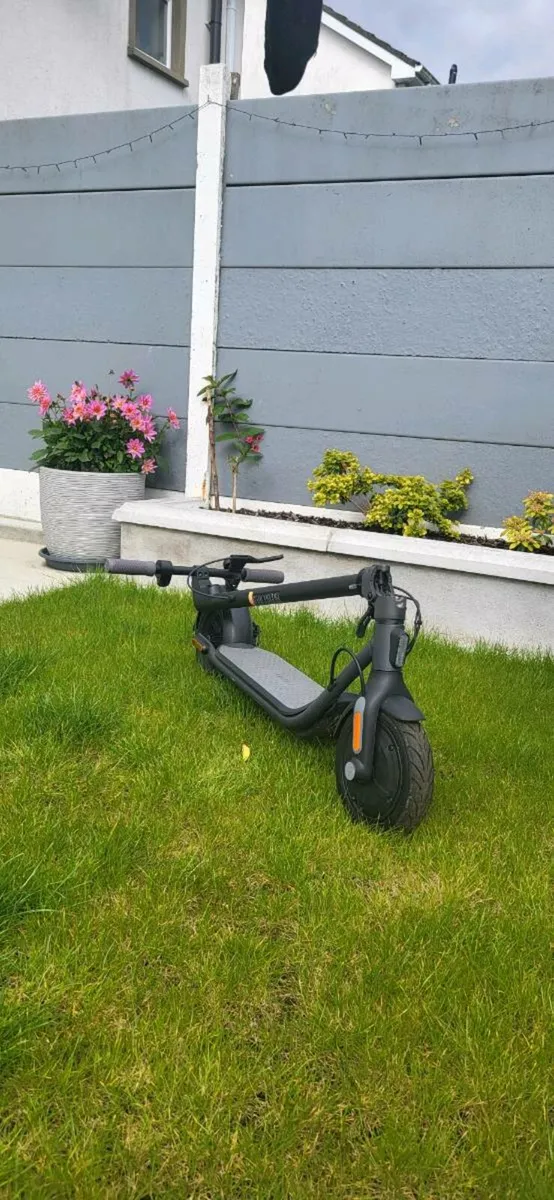 Ninebot Kickscooter F25E II - Image 4