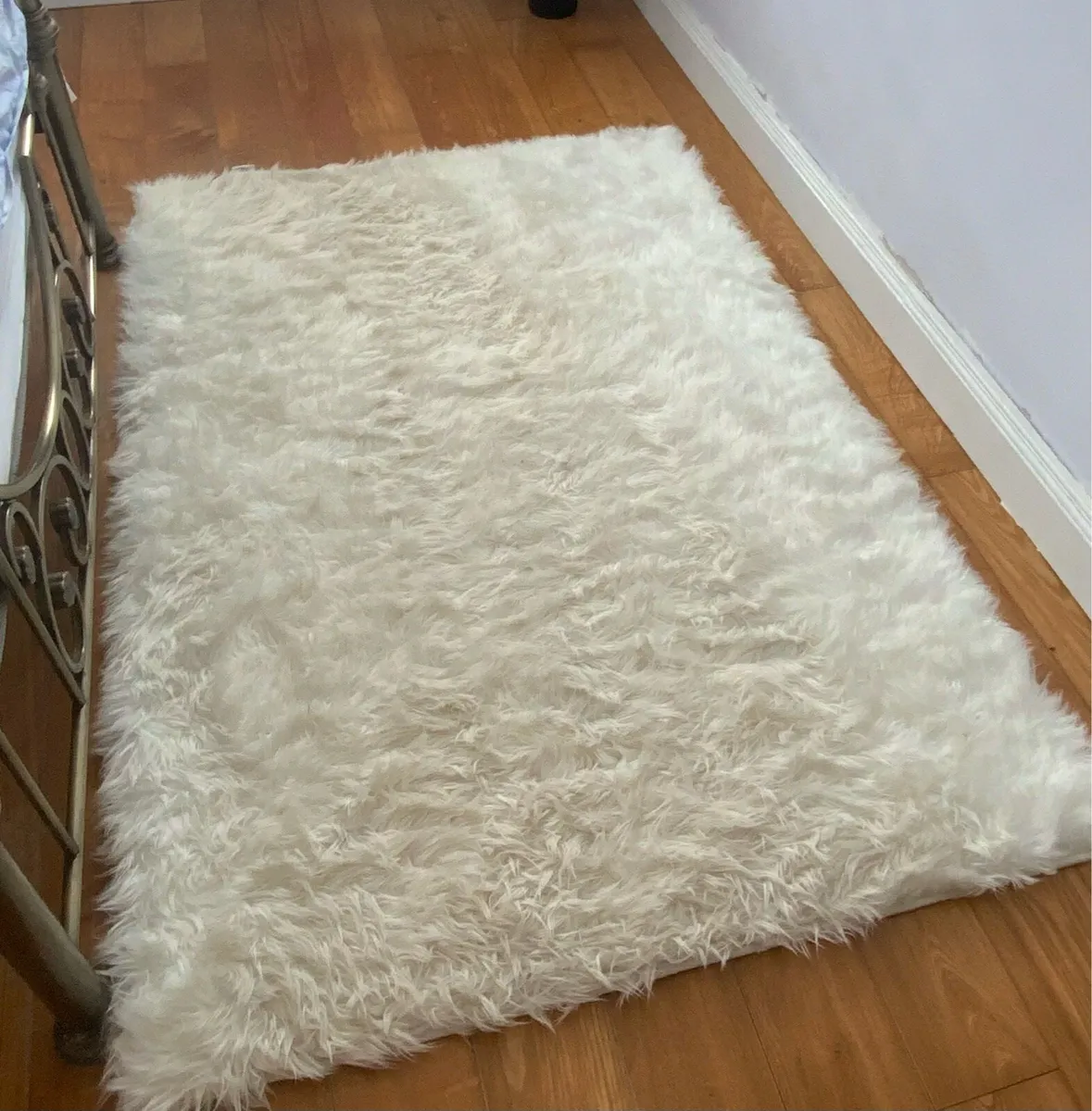 Shaggy cream fluffy rug - Image 1
