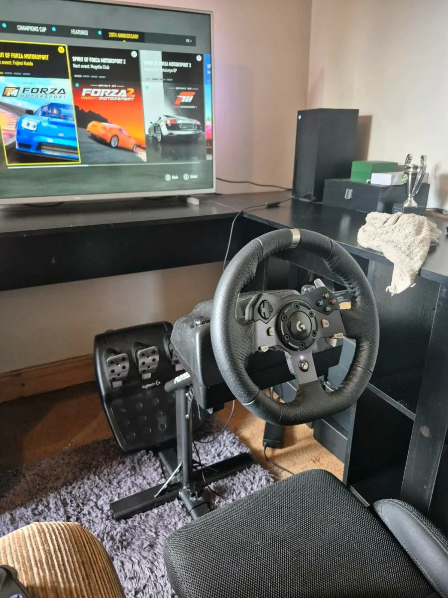 Logitech g920 for Xbox  and playseat - Image 1