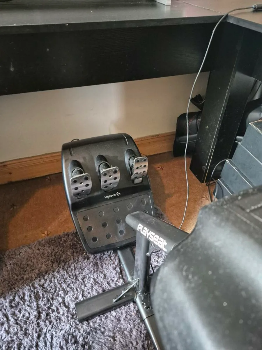 Logitech g920 for Xbox  and playseat - Image 2
