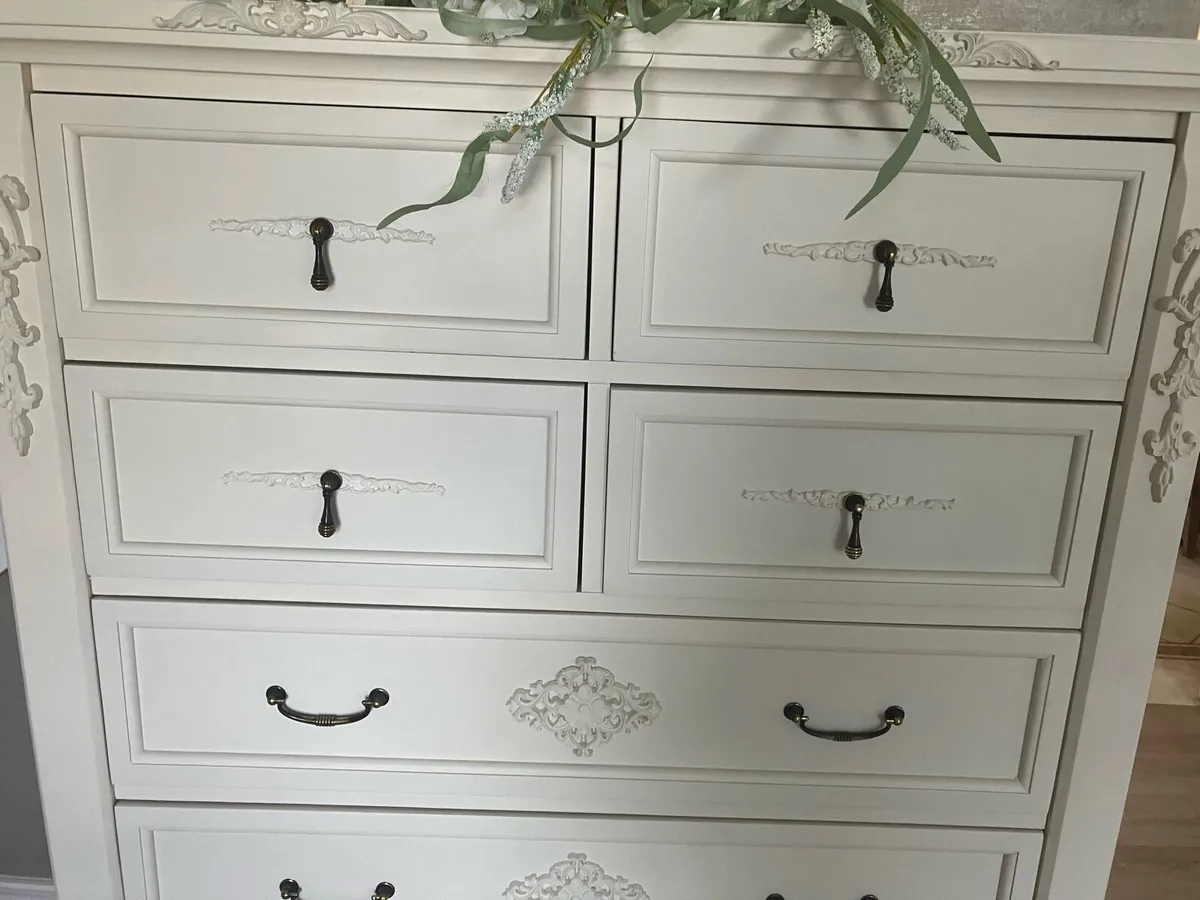 Chest of drawers - Image 1