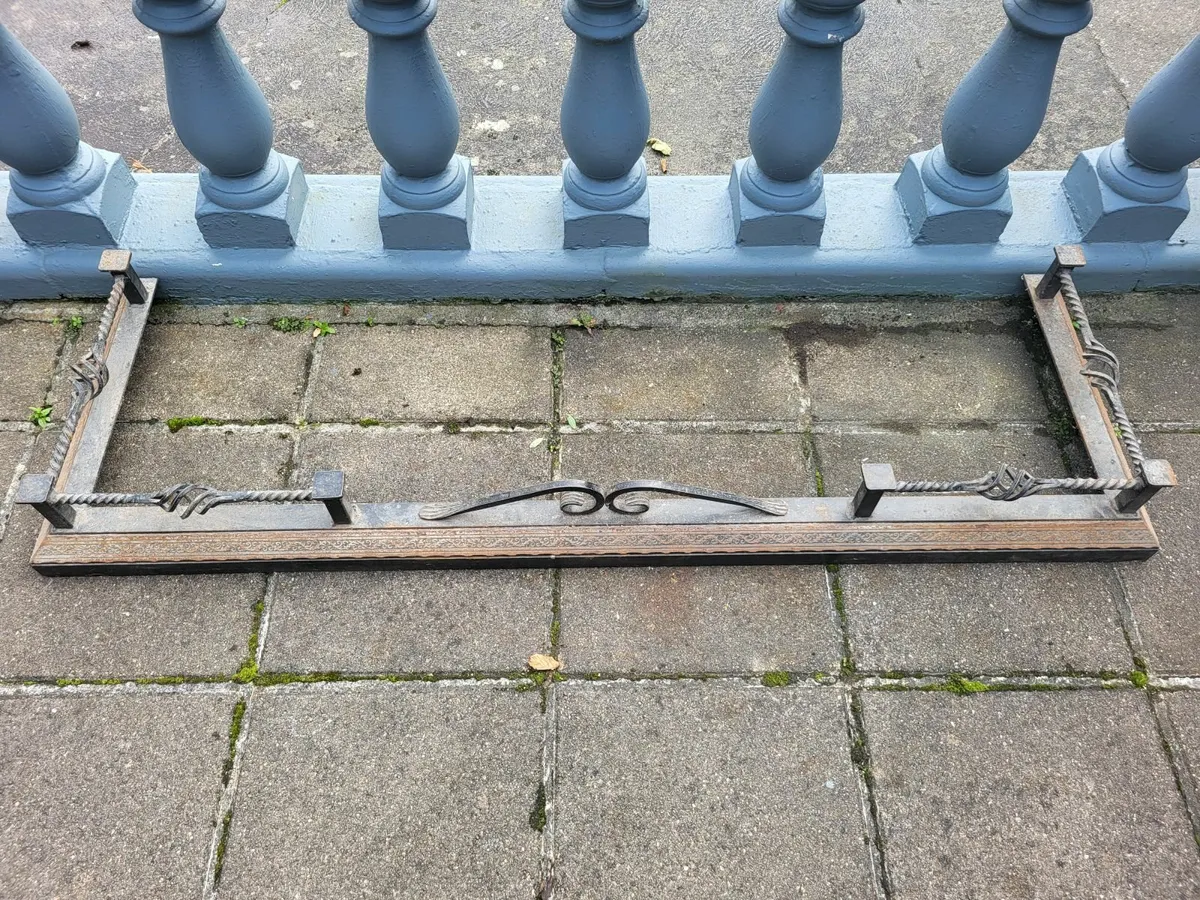 Fireplace fender