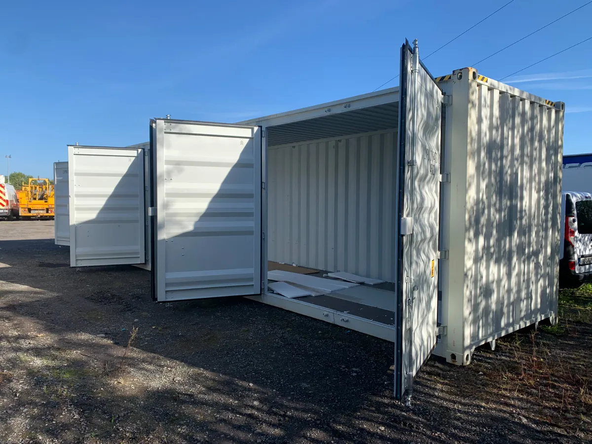 UNRESERVED 40FT HIGH CUBE CONTAINER C/W 3 X DOORS - Image 4