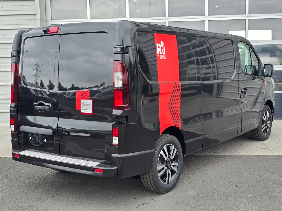 Renault Trafic Exclusive 170BHP Manual Black - Image 3