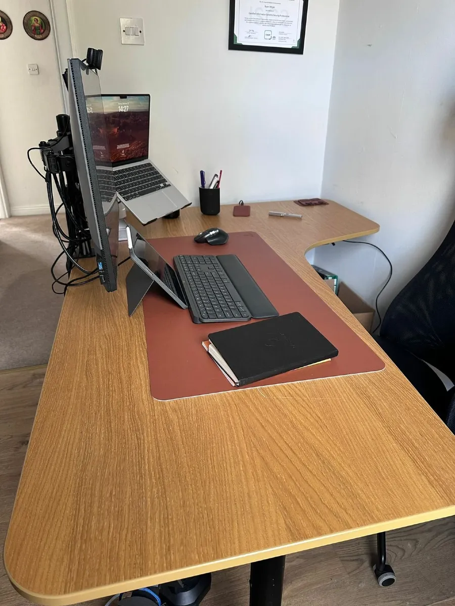 Office desk - Image 1