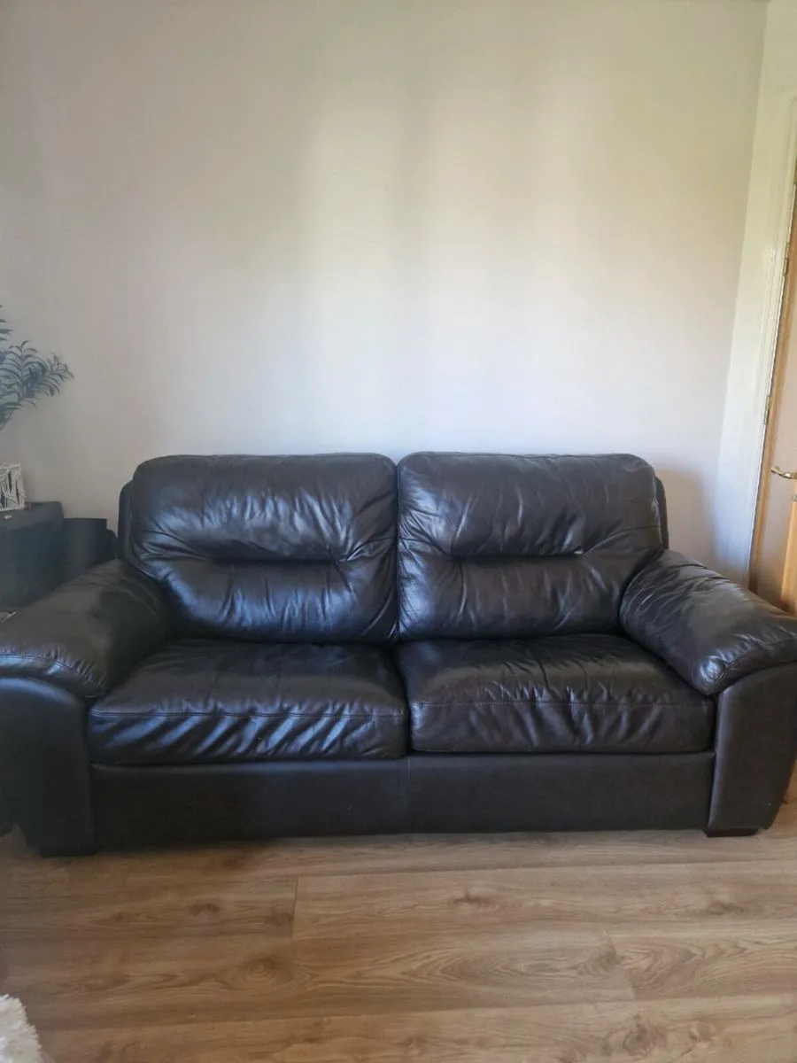 Leather couch - Image 1