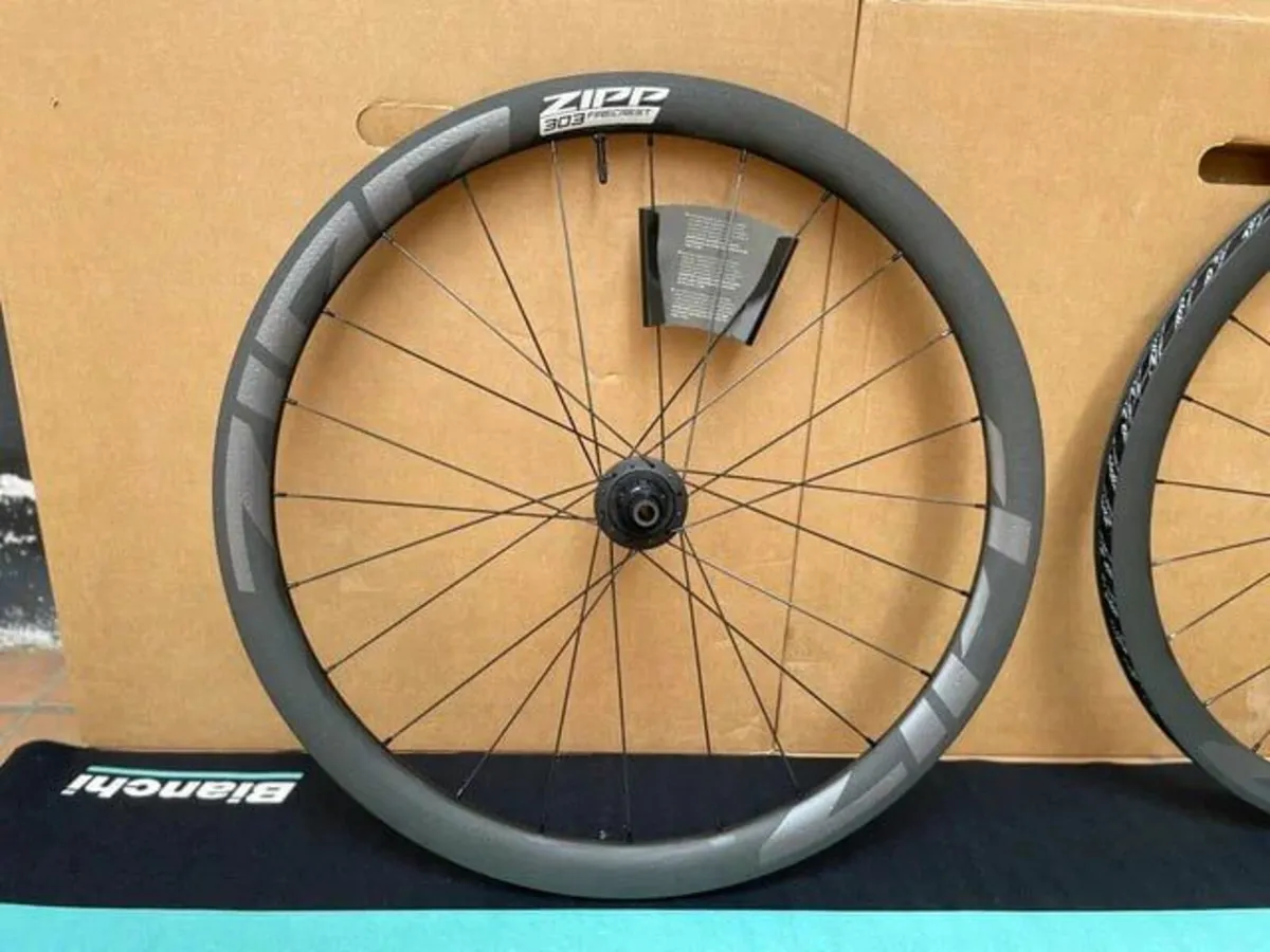 Zipp 303 Firecrest Wheels Hookless Tubeless Disc - Image 3