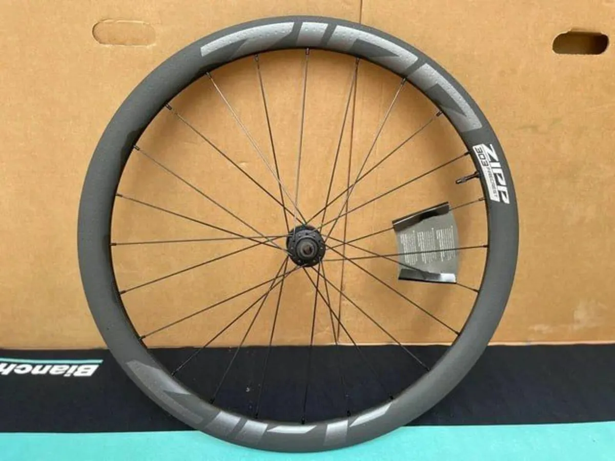 Zipp 303 Firecrest Wheels Hookless Tubeless Disc - Image 4