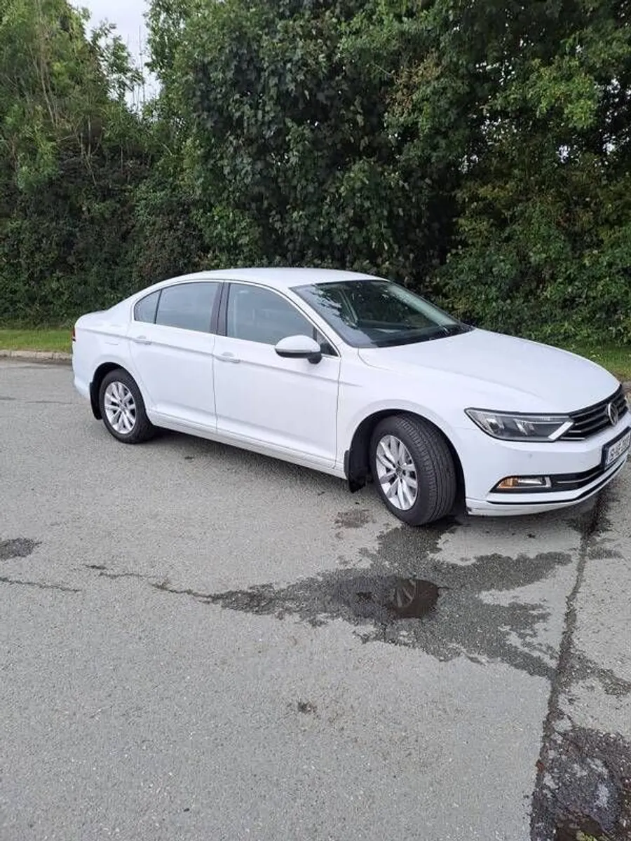 2015 Volkswagen Passat - Image 1