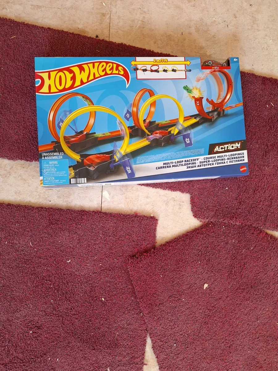 Hotwheels multi loop race track - Image 1