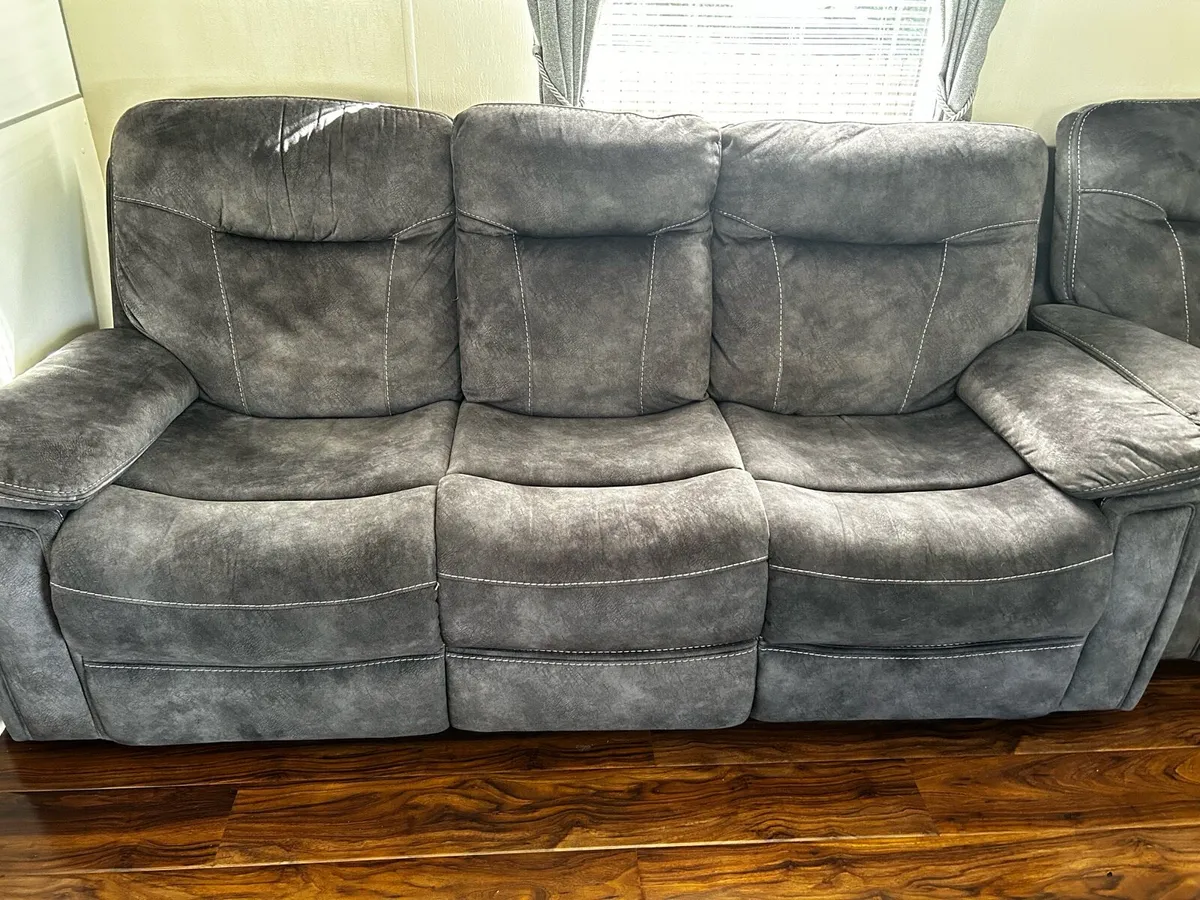 3 + 1 seater recliner sofa - Image 1
