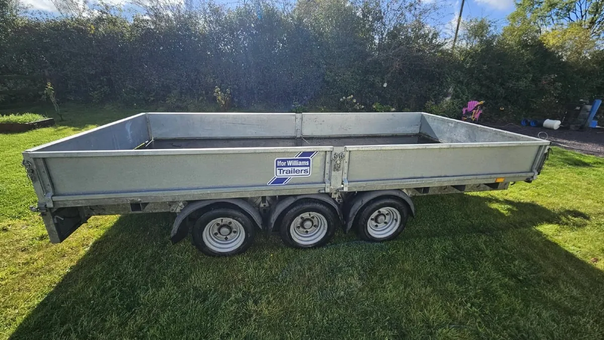 Trailer - Image 1