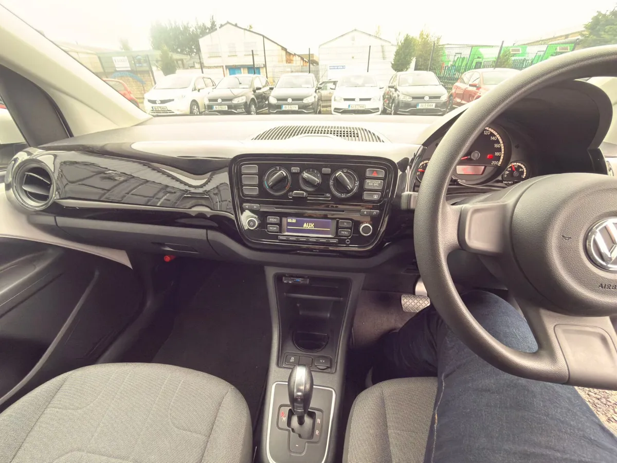 Volkswagen up! 2015 - Image 10