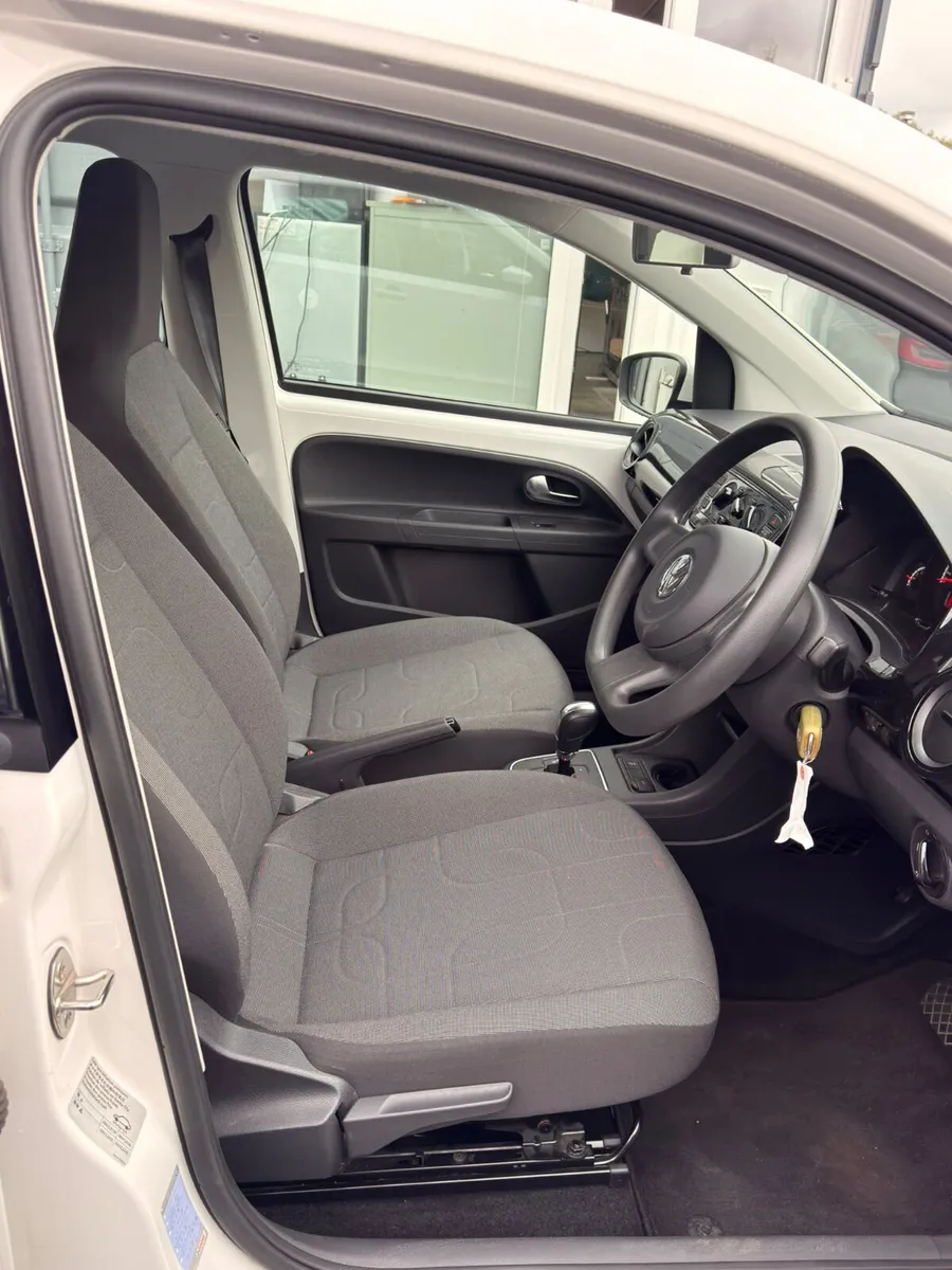 Volkswagen up! 2015 - Image 12