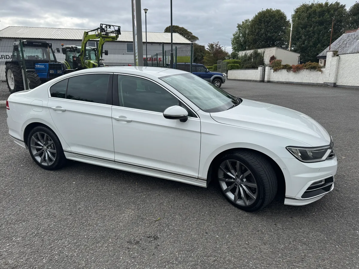 2017 VW Passat R-Line - Image 4