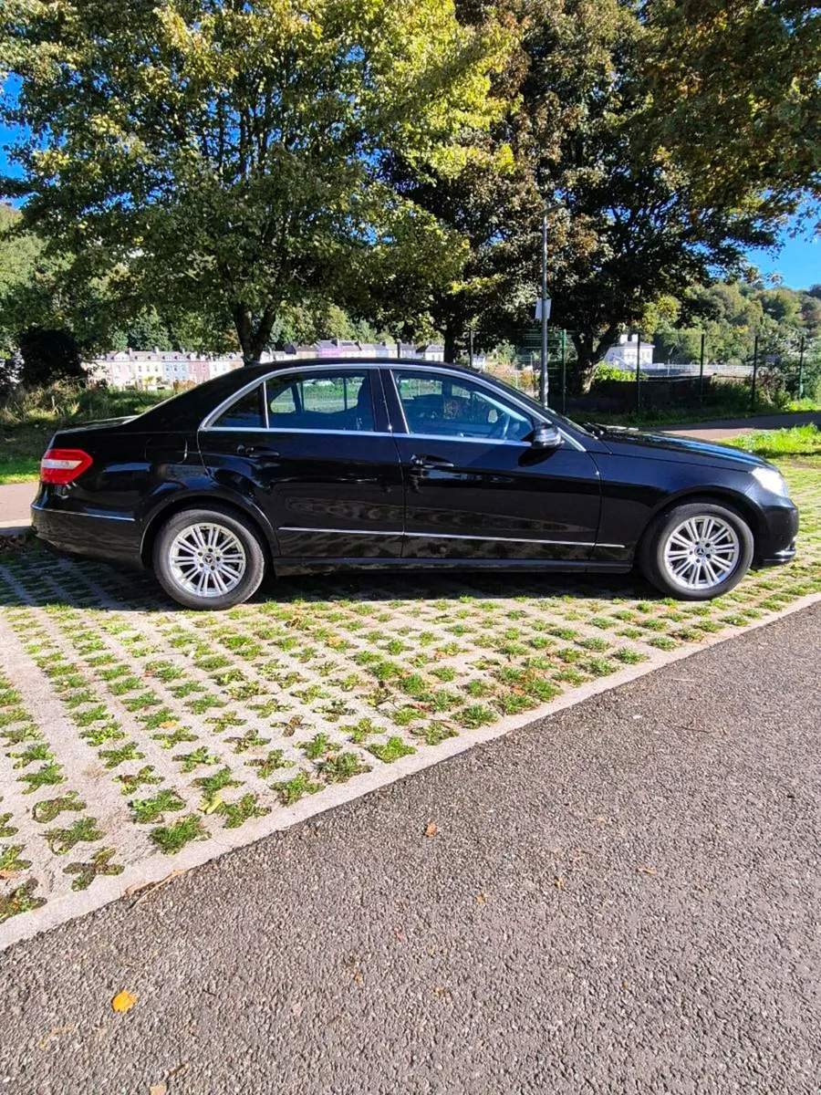 2011 Mercedes E250 CDI BLUE EFFICIENCY ELEGANCE - Image 2