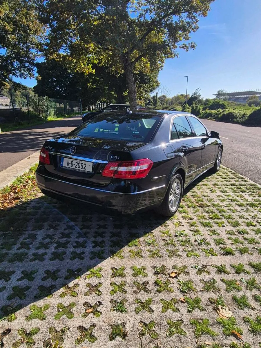 2011 Mercedes E250 CDI BLUE EFFICIENCY ELEGANCE - Image 3