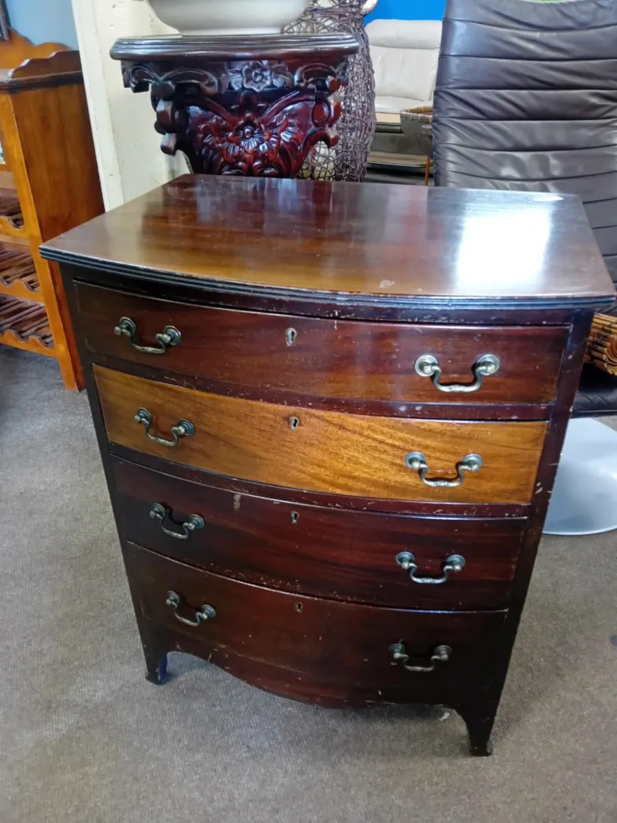 Small Bow Fronted Chest Of Drawers - Image 1