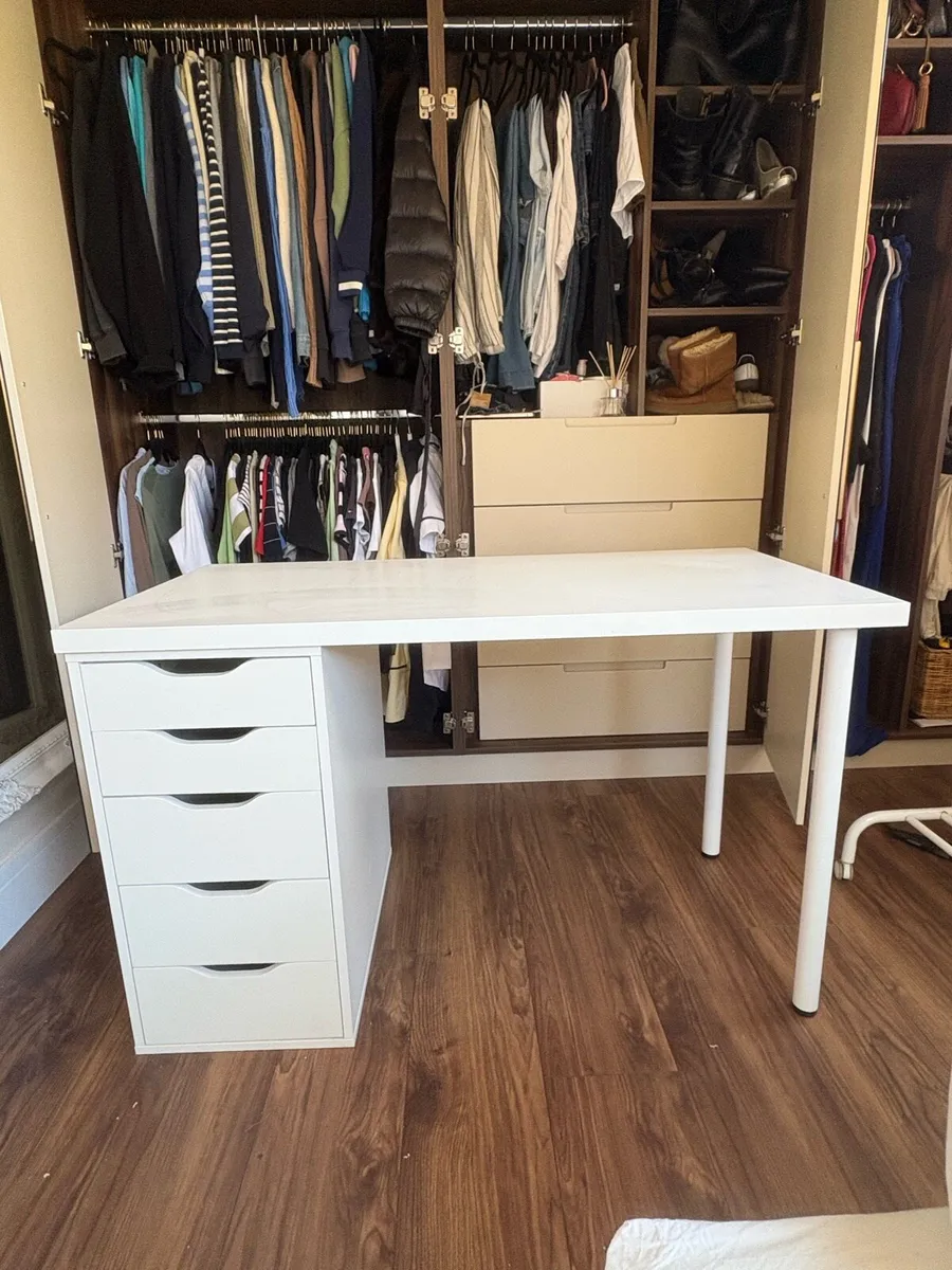 Desk / vanity table - Image 1