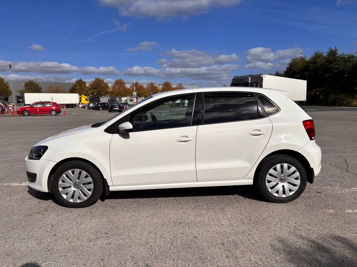 2014 VOLKSWAGEN POLO AUTOMATIC - Image 2