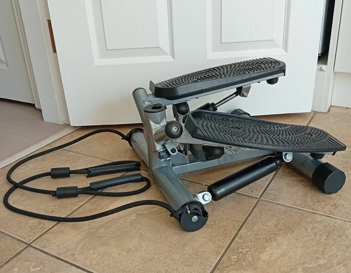 Body Sculpture Twist Stepper With Resistance Bands - Image 2