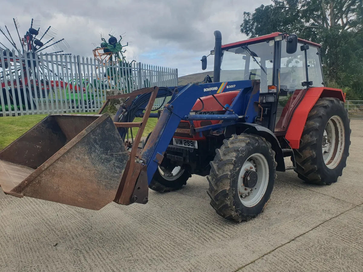 1998 Case IH 4230 Pro c/w Loader, Bucket & Forks - Image 2