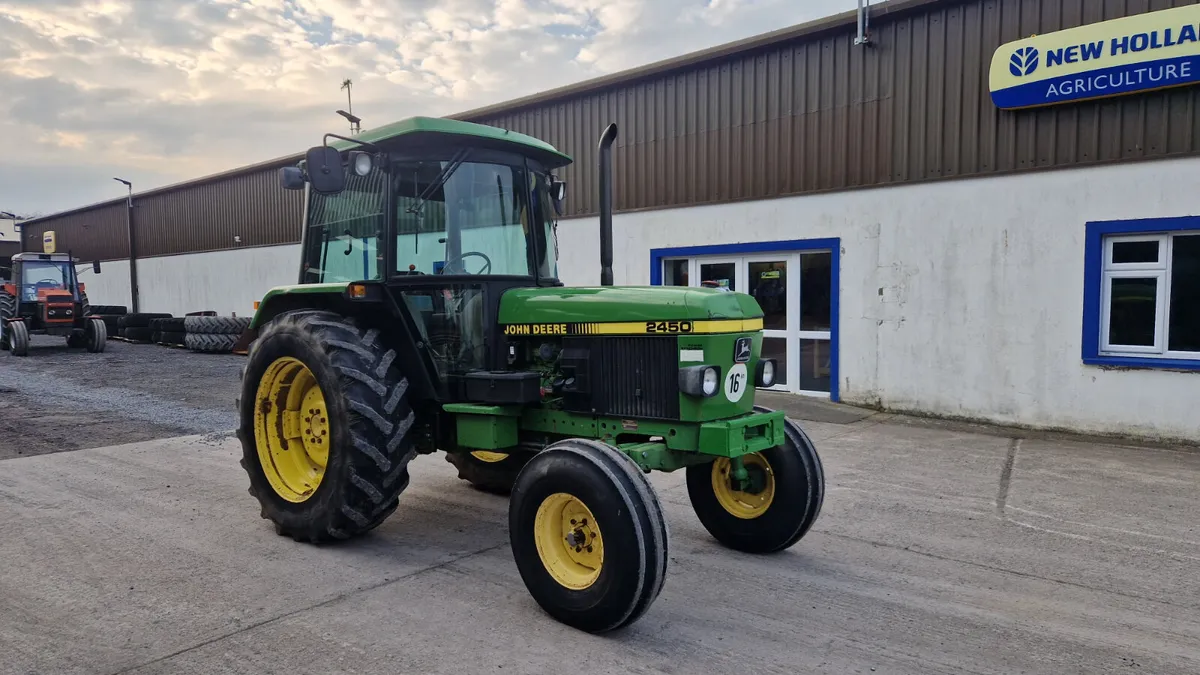 John Deere 2450 2WD - Image 1