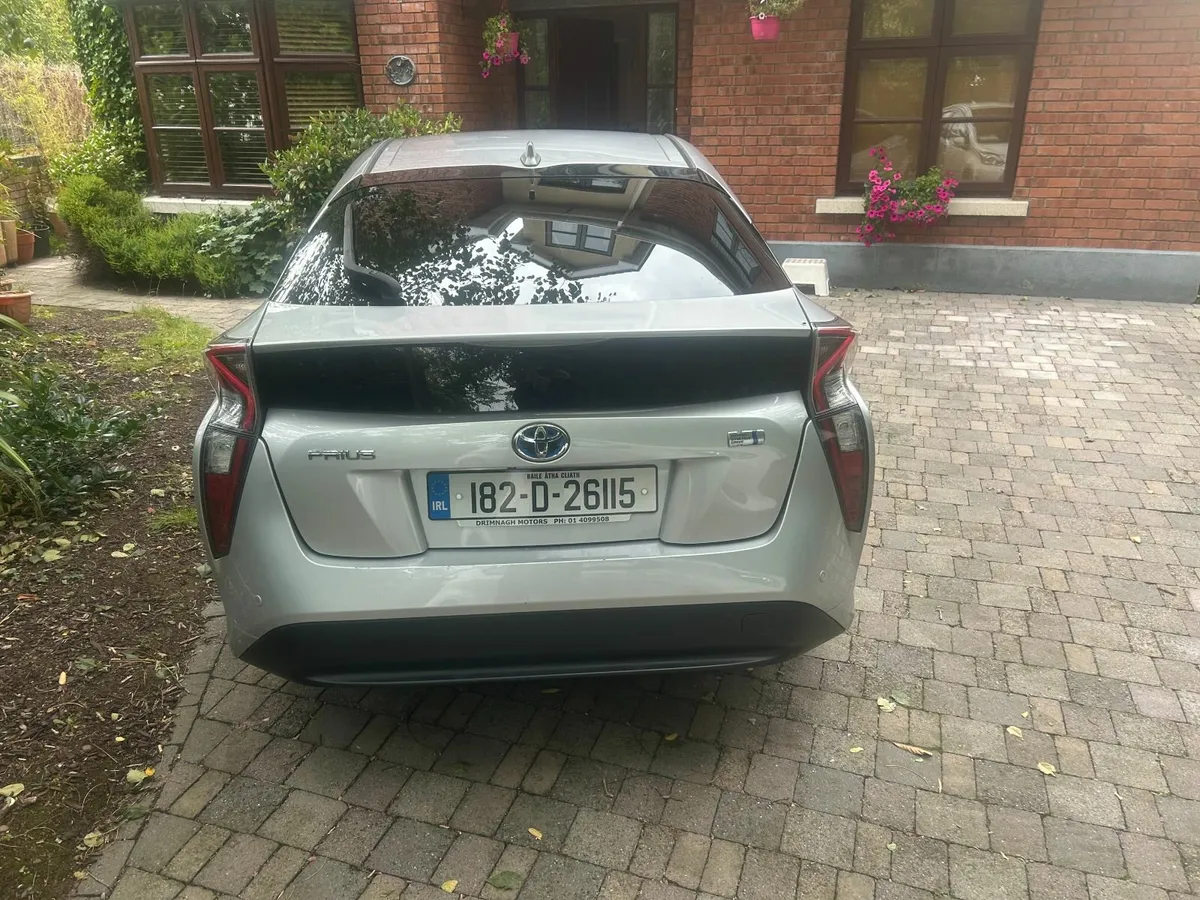 Toyota Prius 2018 - Image 2