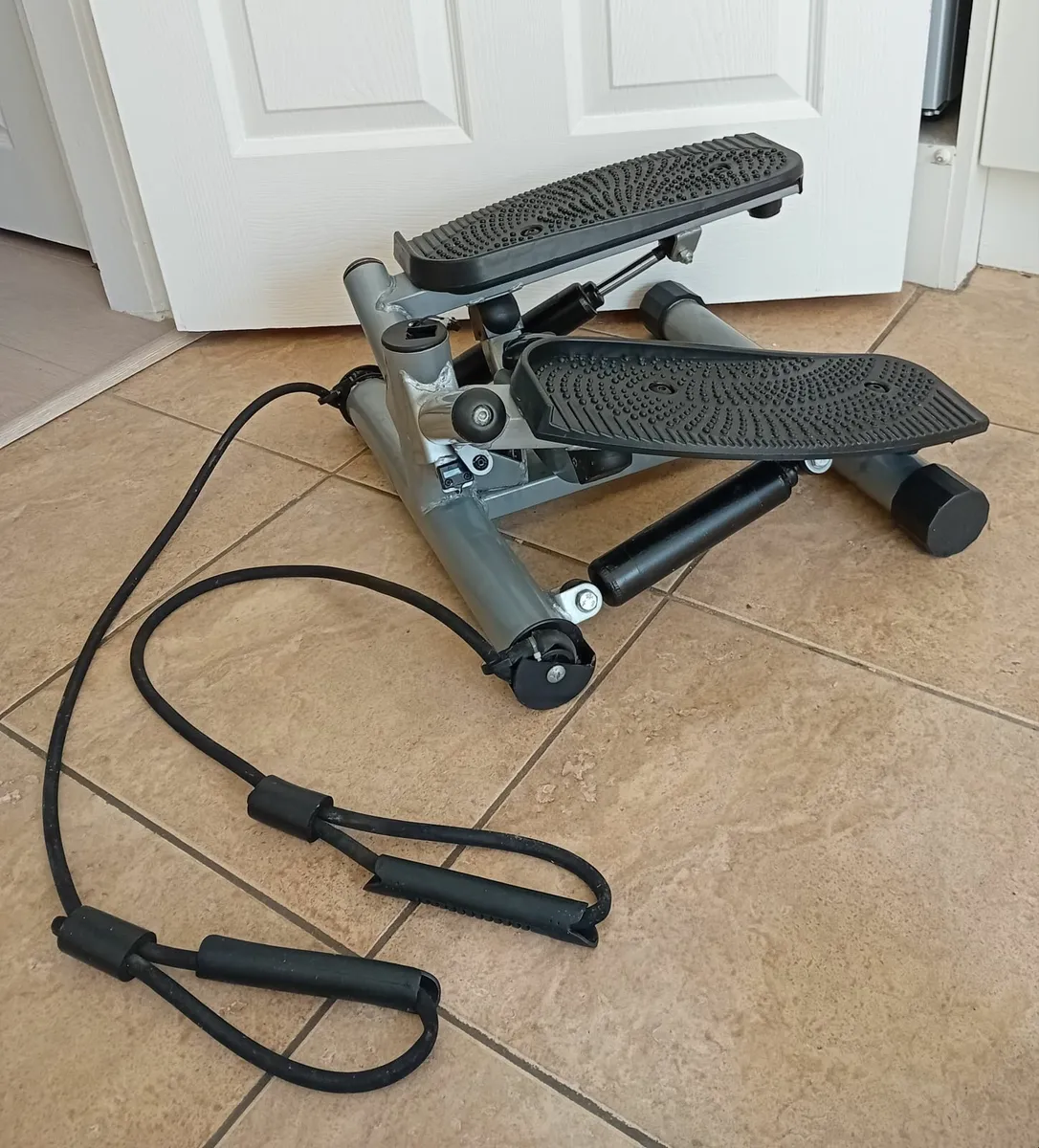 Body Sculpture Twist Stepper With Resistance Bands - Image 1