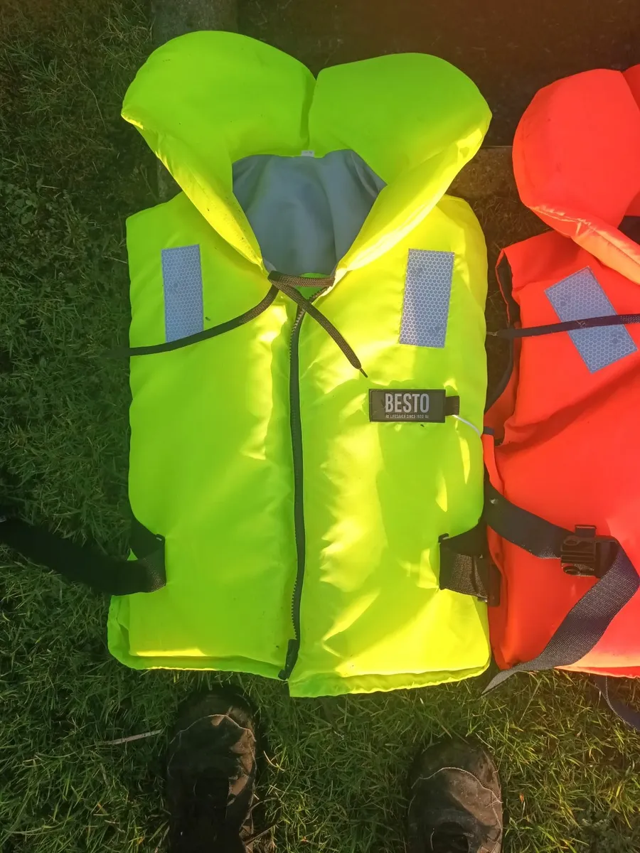 Lake boat - Image 3