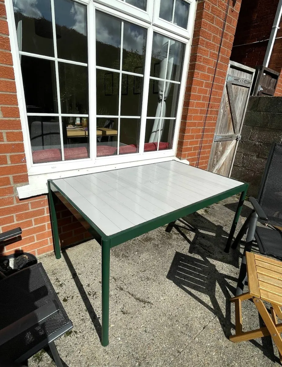 Outdoor table - Image 2