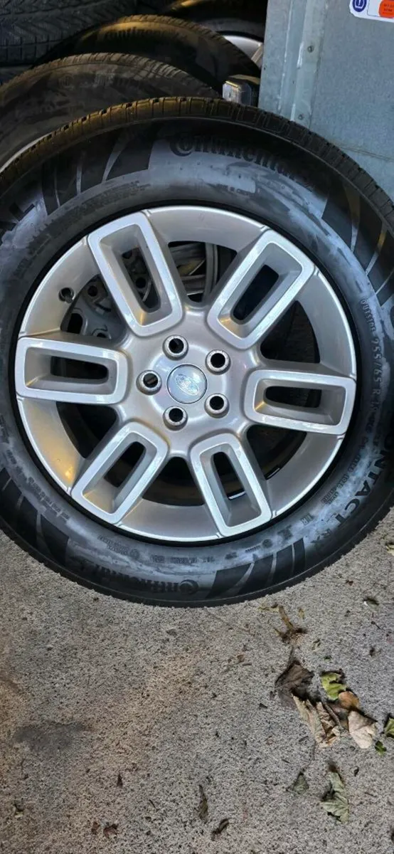 19" land-rover alloys - Image 1