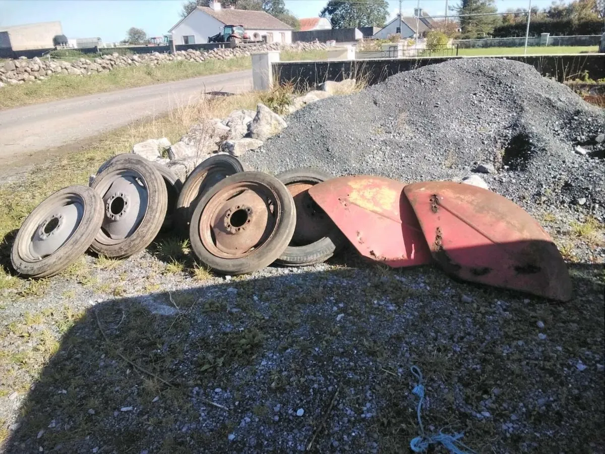 Massey ferguson 35 135 20 shed yard clearout ,mowi - Image 4