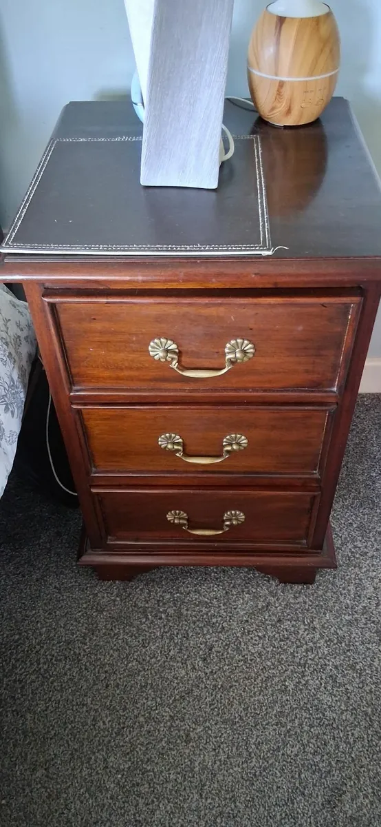 Bedroom furniture - Image 2