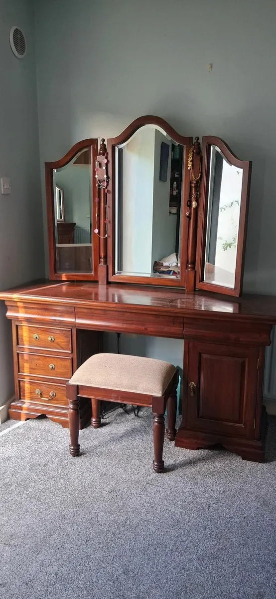Bedroom furniture - Image 3