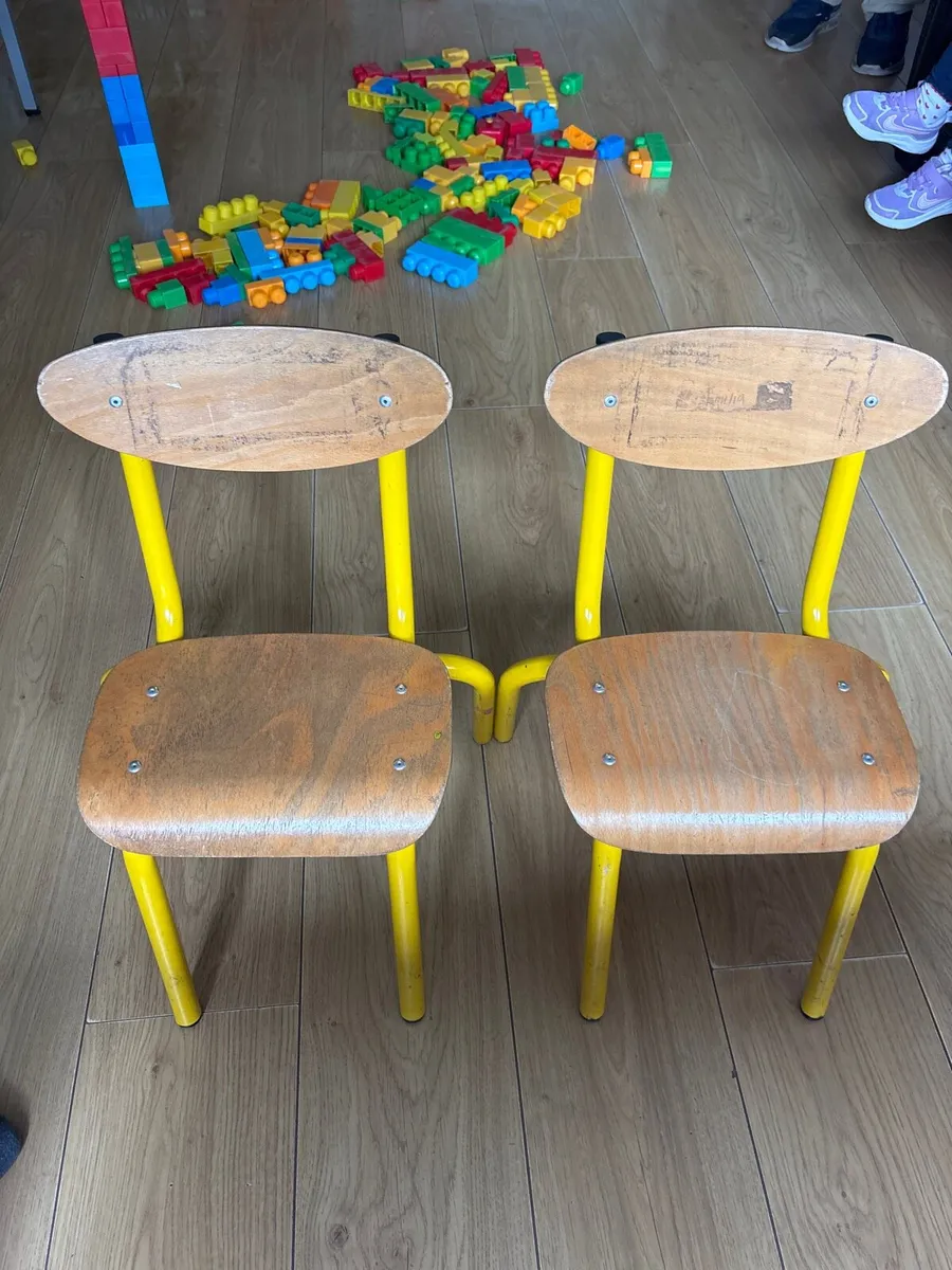 Children’s Table and 5 chairs - Image 2