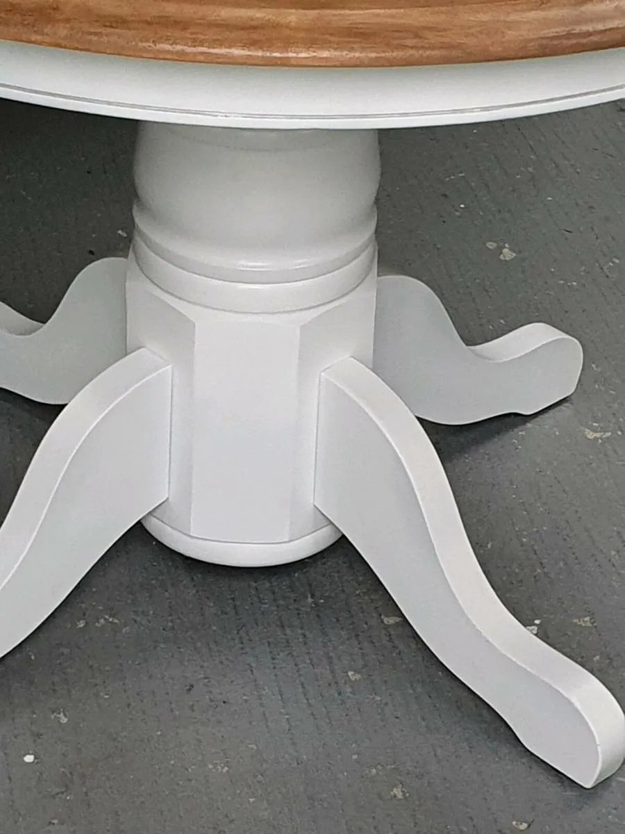 Quality solid oak dining table - Image 2
