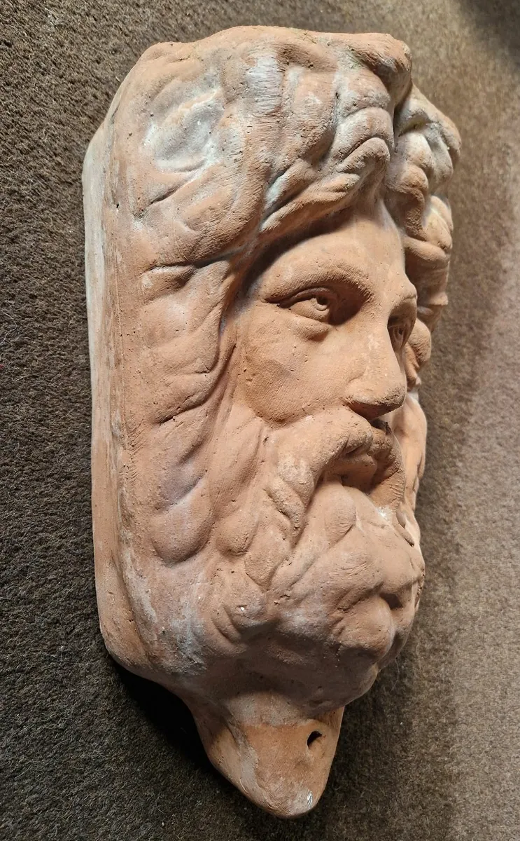 Terracotta wall planter - Image 2