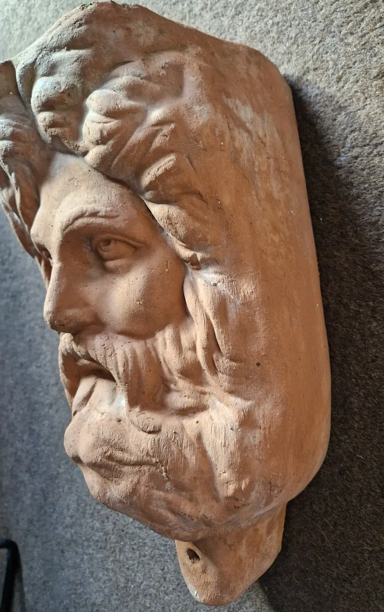 Terracotta wall planter - Image 3