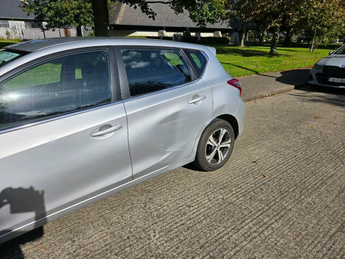 Car nissan - Image 3