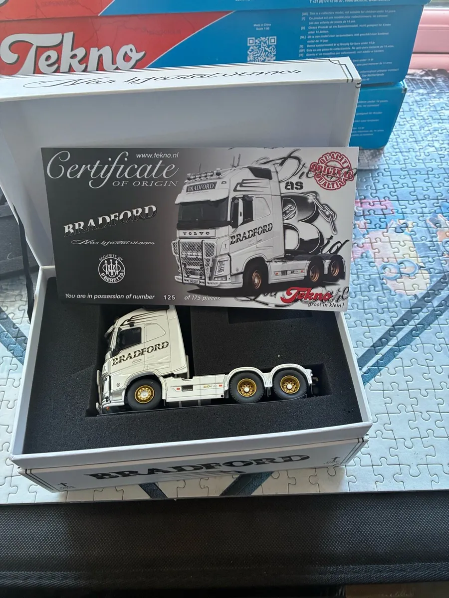 Tekno Bradford unit 1:50 scale truck