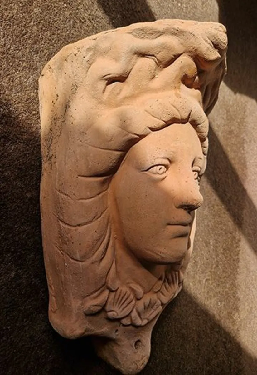 Terracotta wall planter - Image 2