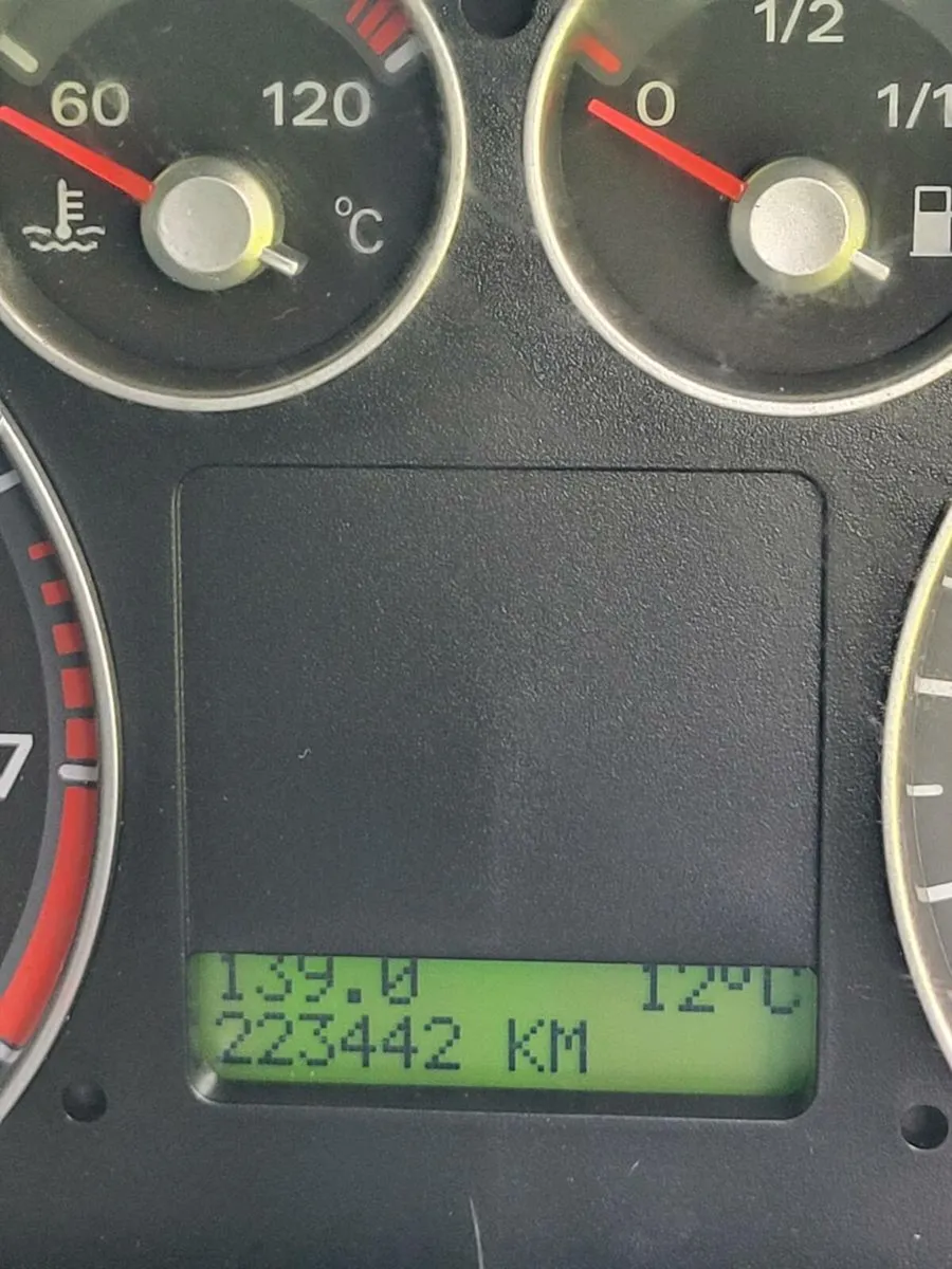 Car - Image 3