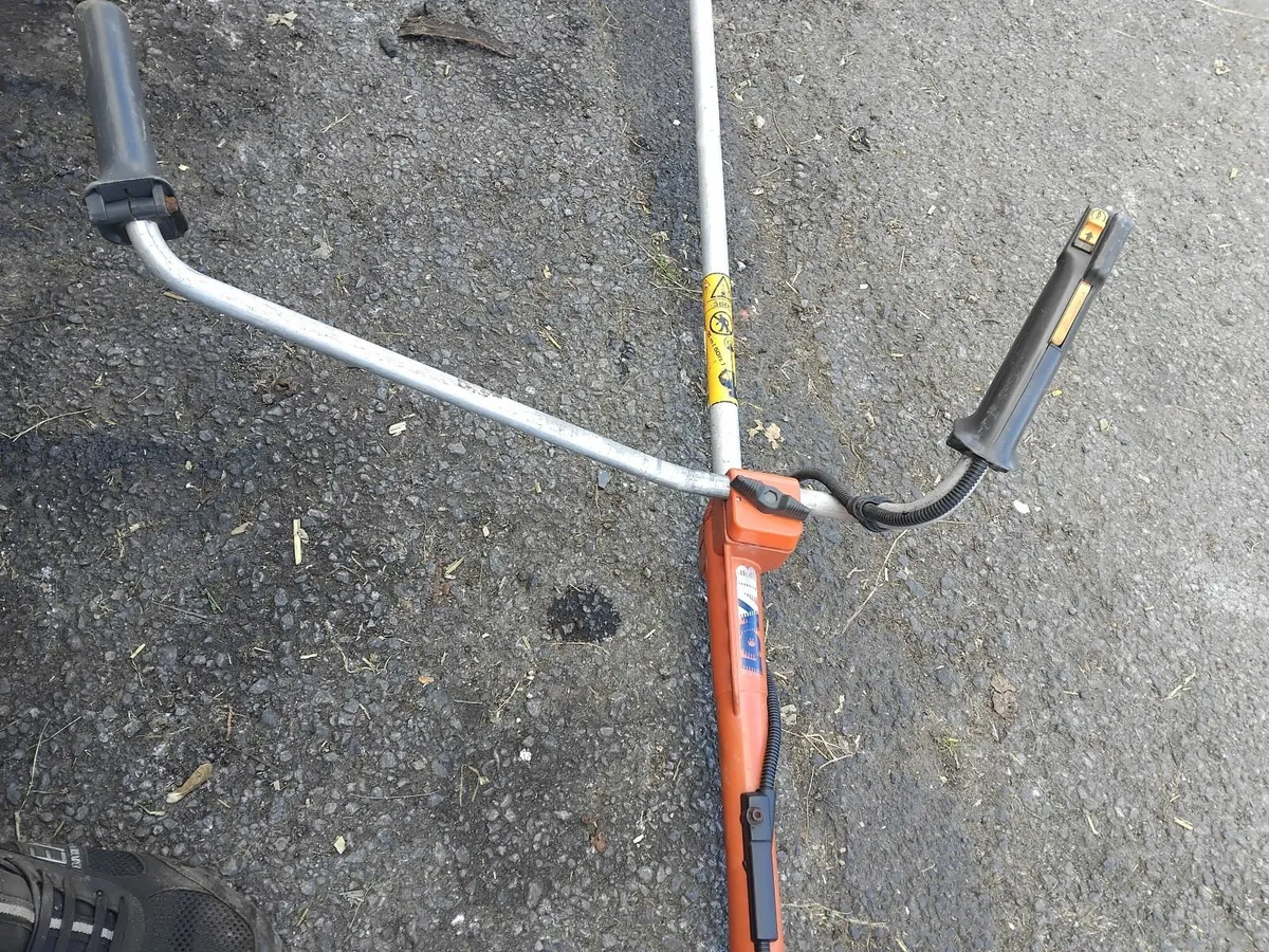 Husqvarna 232R grass strummers - Image 4